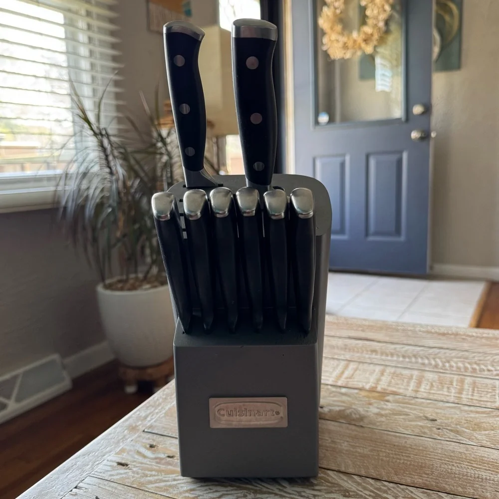 🔪Cuisinart Knife Set + Block🔪 (8 knives)